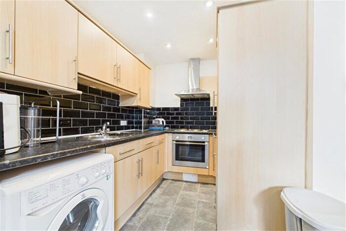 3 Bedroom Flat To Rent In Tavistock Road, Newcastle Upon Tyne, NE2