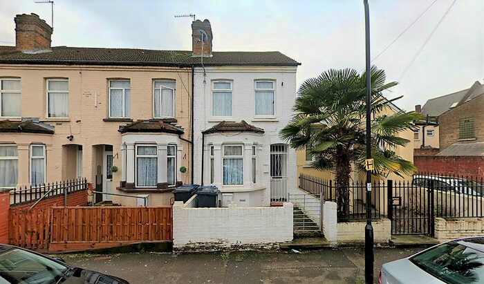1 Bedroom Maisonette For Sale In Hammond Road, Southall, UB2