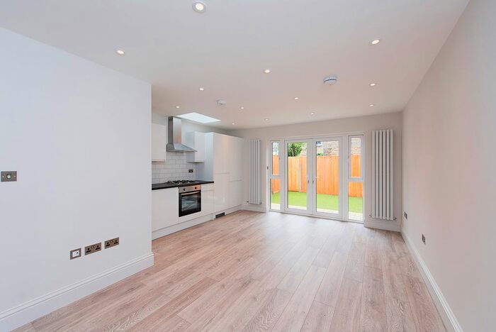 2 Bedroom Flat To Rent In Acton Lane, London, W4