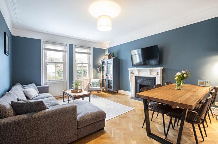 2 Bedroom Flat To Rent In Lytton Grove, East Putney, SW15