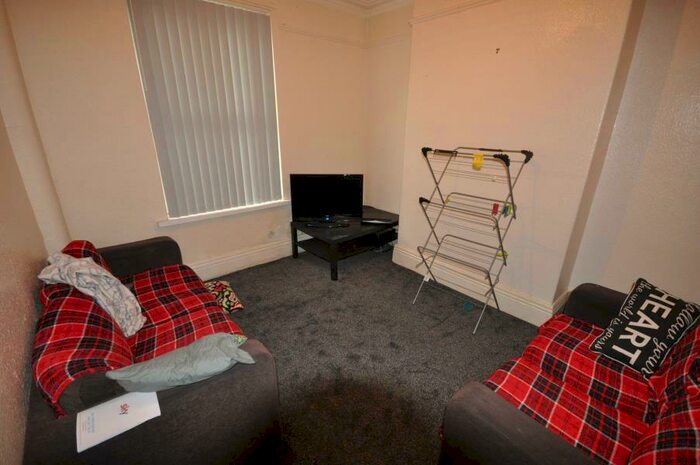 4 Bedroom Terraced House To Rent In Meadow View, Hyde Park, Leeds, LS6