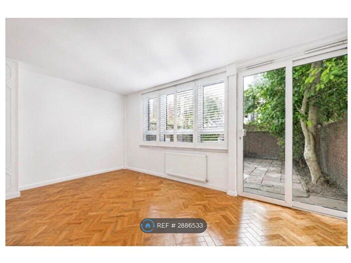 3 Bedroom Maisonette To Rent In Heron House, London, SW11