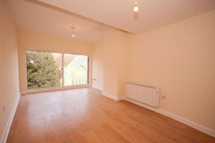 1 Bedroom Flat To Rent In High Street, Sittingbourne, ME10