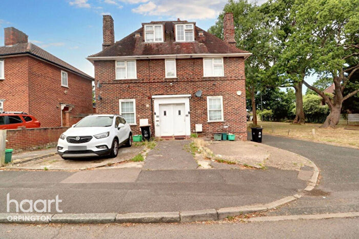 1 Bedroom Apartment For Sale In Framlingham Crescent, London, SE9