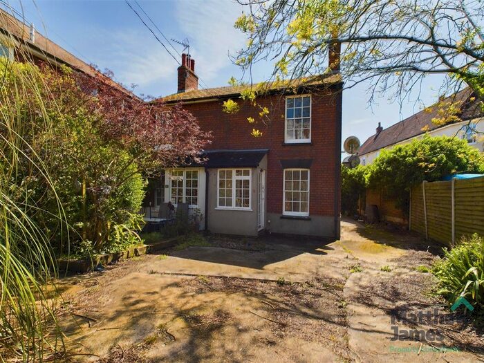 Semi-Detached House To Rent In Brook Street, Wivenhoe, Colchester, CO7