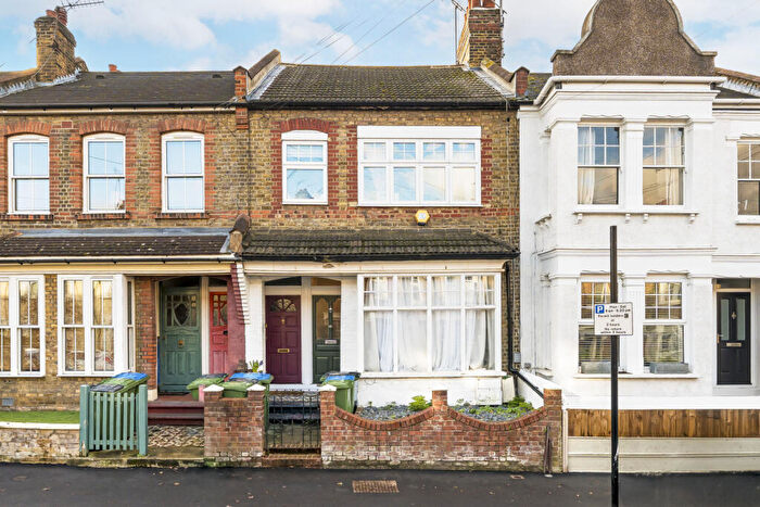 2 Bedroom Maisonette For Sale In Eversley Road, Charlton, London, SE7