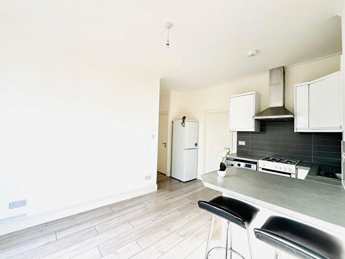 1 Bedroom Flat To Rent In Gowan Road, Willesden Green, NW10
