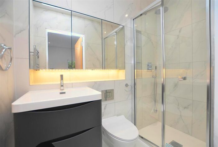 2 Bedroom Flat To Rent In High Street, Hampton Hill, Hampton, TW12