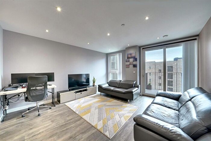 2 Bedroom Flat For Sale In Alma Road, Enfield, EN3