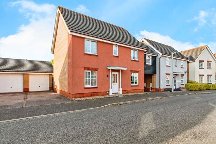 4 Bedroom Link Detached House For Sale In Gratton Dale, Carlton Colville, Lowestoft, NR33