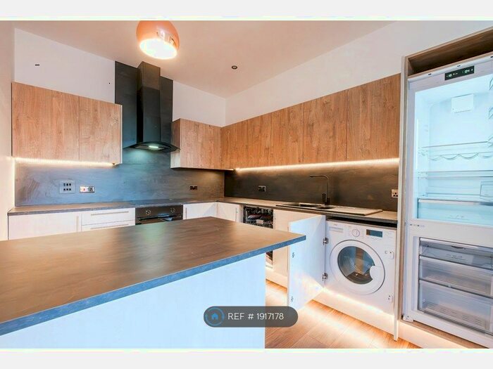 3 Bedroom Flat To Rent In Silvester Street, Hull, HU1