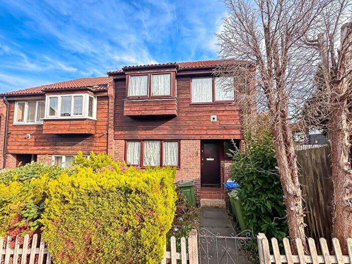 3 Bedroom End Of Terrace House For Sale In Hatton Close, Plumstead, London, SE18