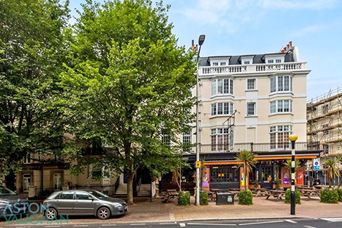 3 Bedroom Flat To Rent In Gloucester Place, Brighton, BN1