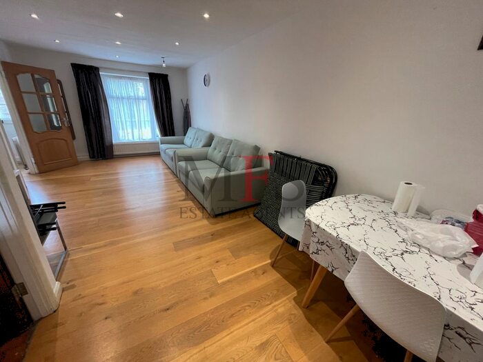 3 Bedroom Terraced House To Rent In Bixley Close, Southall, UB2