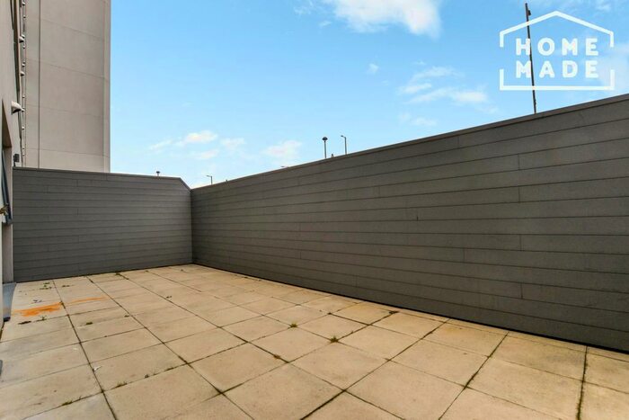 1 Bedroom Flat To Rent In Dolphin House, Sunbury-On-Thames, TW16