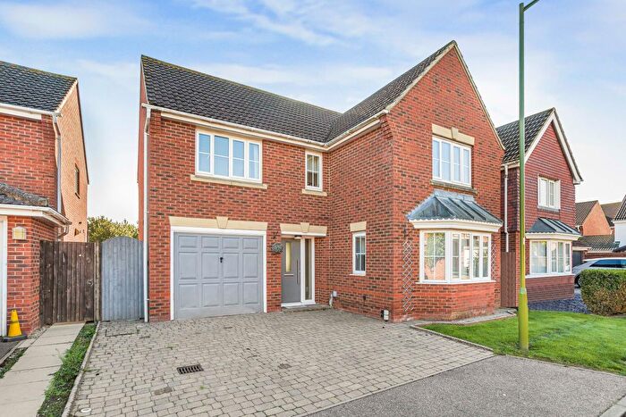 4 Bedroom Detached House For Sale In Cornflower Way, Hatfield, AL10