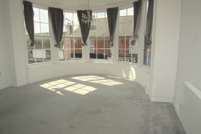 2 Bedroom Flat To Rent In St. Johns Road, Clacton-on-Sea, CO15