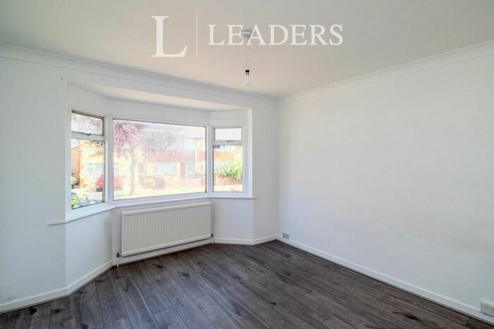 3 Bedroom Semi-Detached House To Rent In Grove Hill, Leigh-on-Sea, SS9