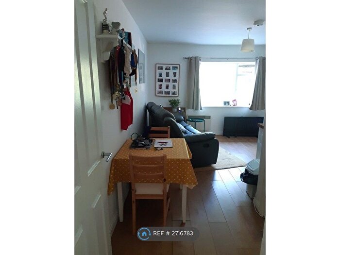 1 Bedroom Flat To Rent In Hamilton Road, Taunton, TA1