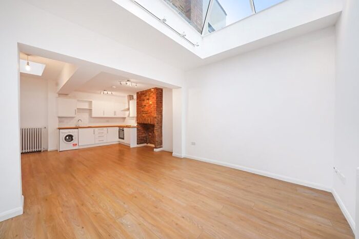 1 Bedroom Flat To Rent In Azimuth Court, A Lyal Road, Bow, E3