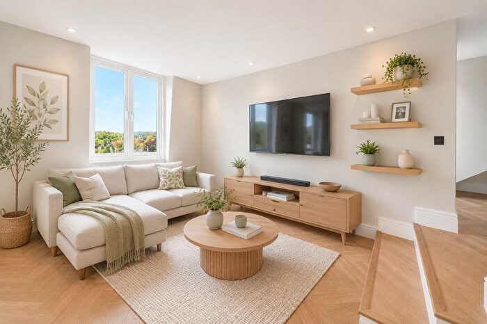4 Bedroom Flat For Sale In Thurlow Hill, London, SE21