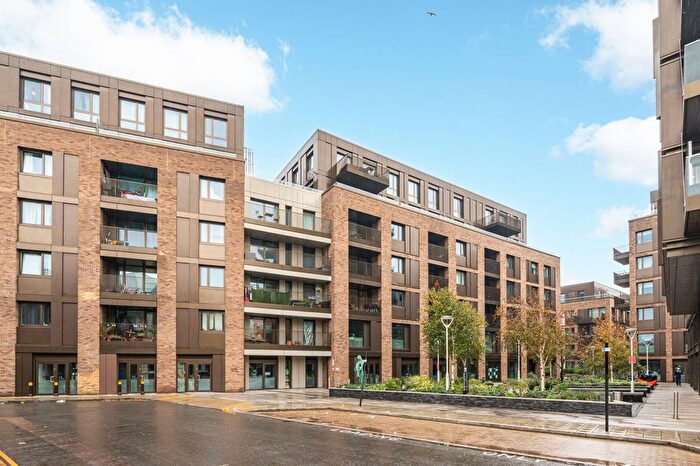 3 Bedroom Flat To Rent In Moulding Lane, Deptford, London, SE14