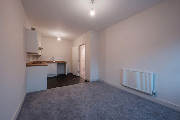 2 Bedroom Flat To Rent In King Street, Cottingham, HU16