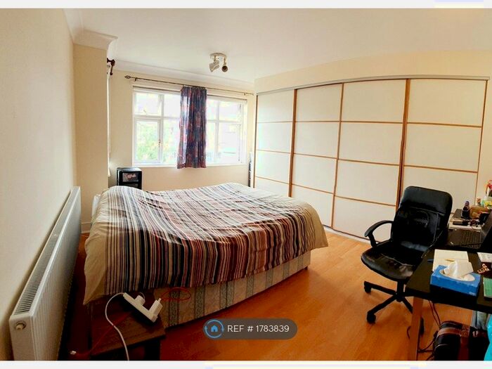 3 Bedroom Semi-Detached House To Rent In Gloucester Road, Harrow, HA1