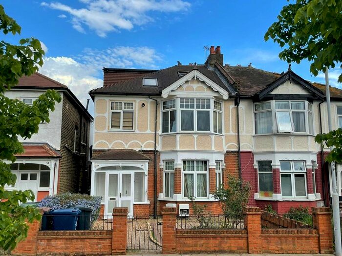 Studio To Rent In Hanger Lane, North Ealing, London, W5