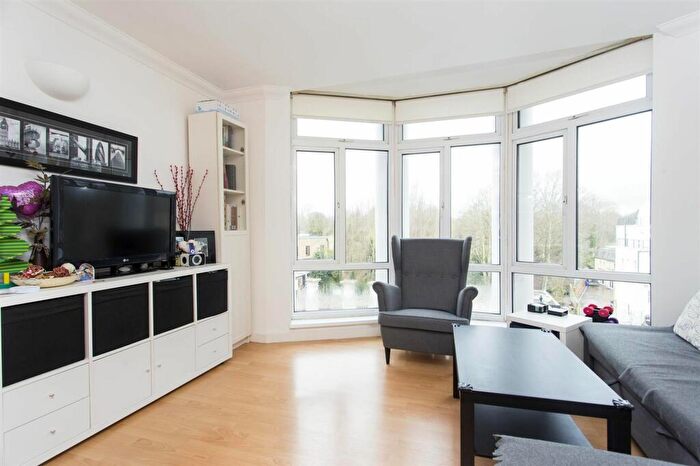 1 Bedroom Flat To Rent In Stoke Newington High Street, Abney Park Court, N16