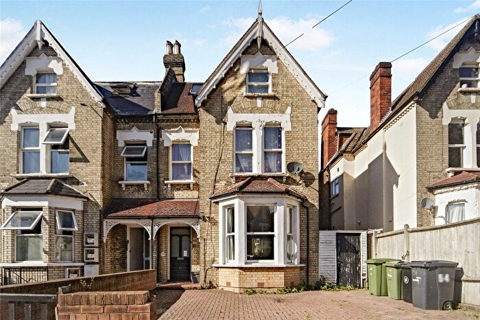 3 Bedroom Flat To Rent In Madeira Road, London, SW16