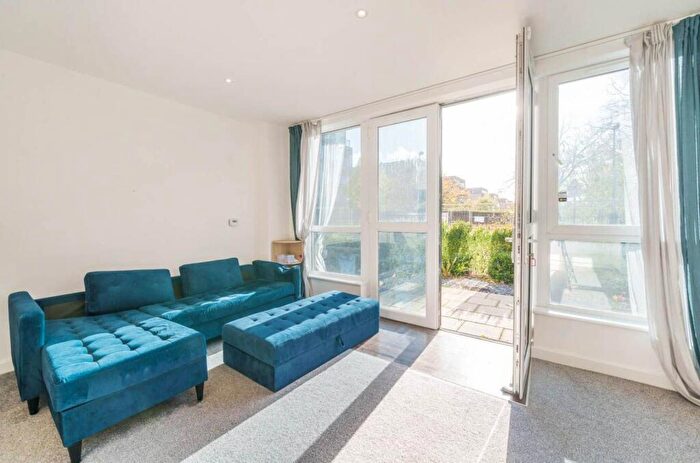 3 Bedroom Maisonette For Sale In Tudway Road, Kidbrooke, London, SE3