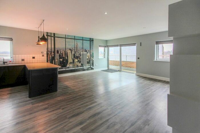 3 Bedroom Flat To Rent In The Atrium, Bury Old Road, Whitefield, Manchester M45