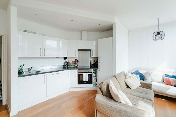 2 Bedroom Flat To Rent In Duckmoor Road, Bristol, BS3