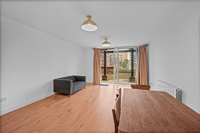 1 Bedroom Flat For Sale In Medland House, Branch Road, E14