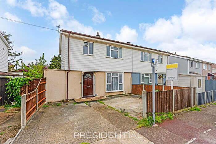 3 Bedroom Semi Detached House For Sale In Brook Avenue, Dagenham, RM10