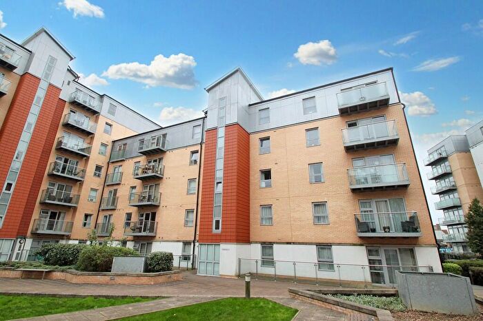 1 Bedroom Flat To Rent In Queen Mary Avenue, London, E18