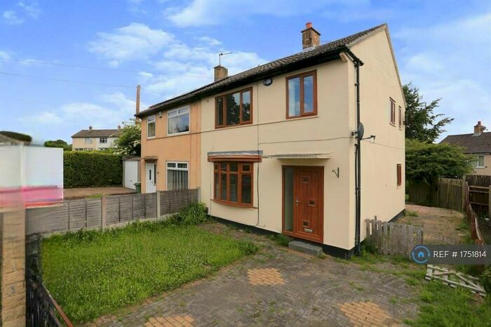 3 Bedroom Semi-Detached House To Rent In Stuart Place, Huddersfield, HD2