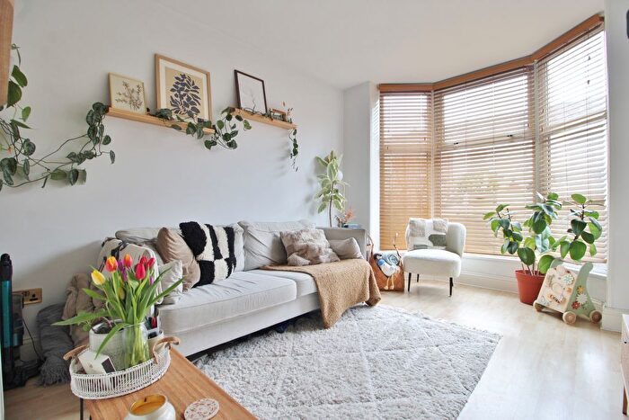 2 Bedroom Flat For Sale In Orchard Road, Southsea, PO4