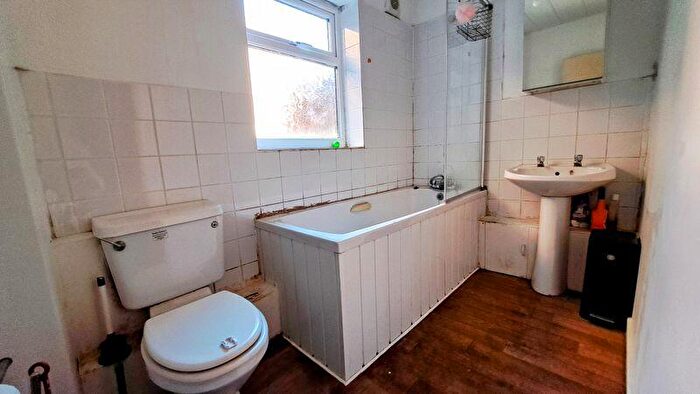 2 Bedroom Flat For Sale In Ellesmere Road, Benwell, Newcastle Upon Tyne, NE4
