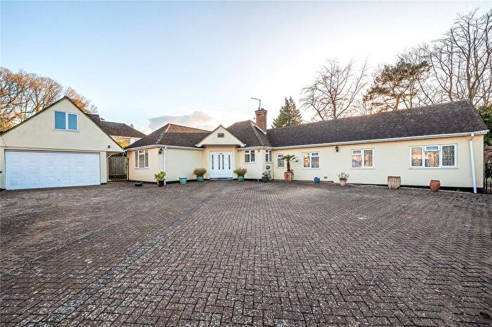 6 Bedroom Bungalow To Rent In Meadow Close, Blackwater, Hampshire, GU17