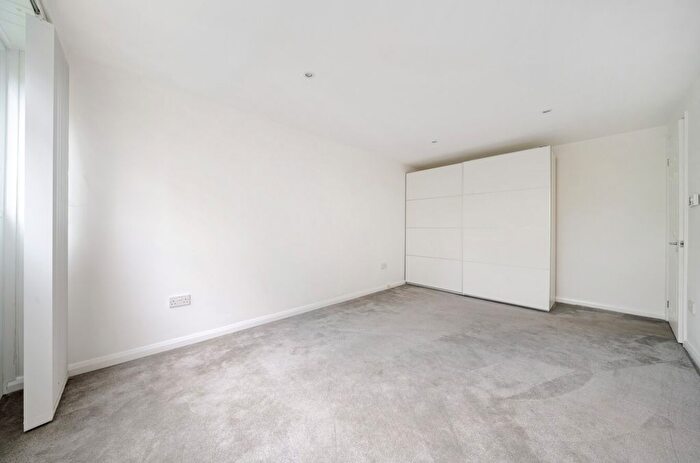 2 Bedroom Flat For Sale In Damon Close, Sidcup, DA14