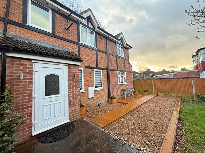 3 Bedroom End Terrace House For Sale In Hawthron Close, Cranford, TW5