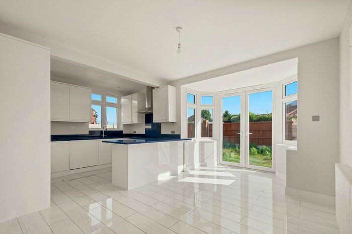 3 Bedroom Bungalow To Rent In King Edward Drive, Grays, Essex RM16