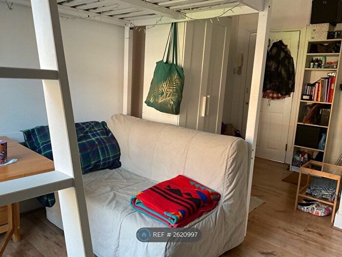 Studio To Rent In Balham High Road, London, SW12