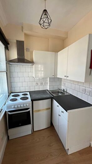 Terraced House To Rent In Flat Hammersmith Road, London, W14