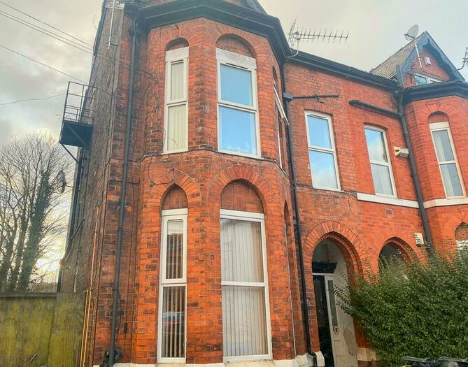 2 Bedroom Flat To Rent In Central Road, West Didsbury, M20