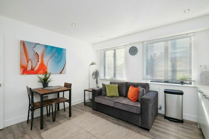 1 Bedroom Flat To Rent In Kings Road, Reading, RG1