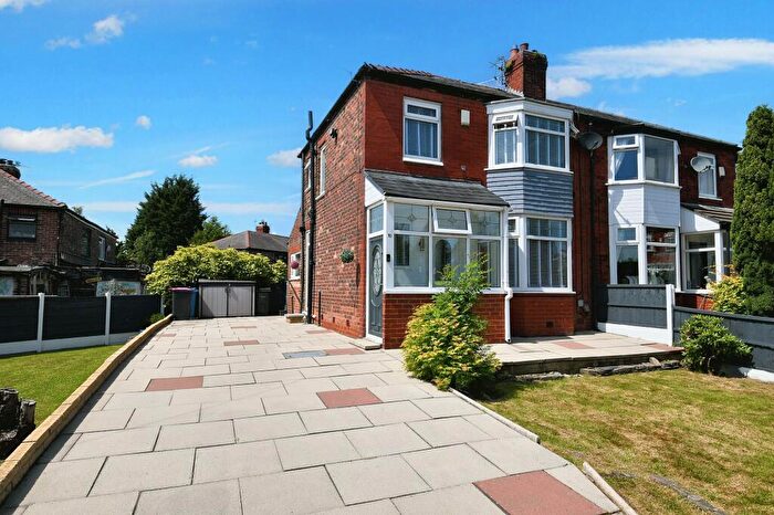 3 Bedroom Semi-Detached House For Sale In Oxford Road, Salford, M6