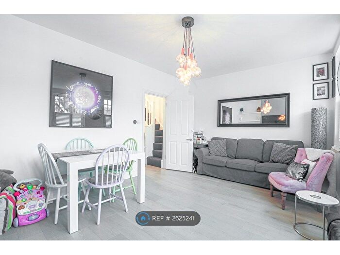 2 Bedroom Flat To Rent In Elfindale Road, Herne Hill, SE24